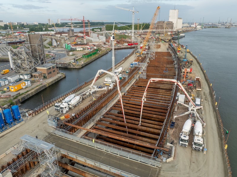 Aannemer is gestart met betonstort van vloeren voor Kanaaltunnels in Antwerpen