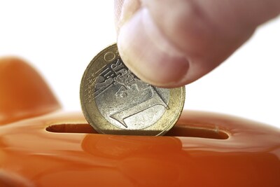 https://images.hln.be/MDVhYjJlY2NmODY2MTUyNmM3MWIvZGlvLzI3MDE3OTczMi9maXQtd2lkdGgvNDAw/piggy-bank