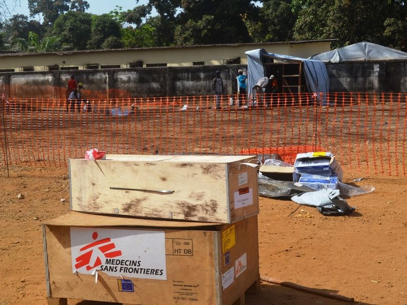 Een isoleerstation van Artsen Zonder Grenzen in Guinee.