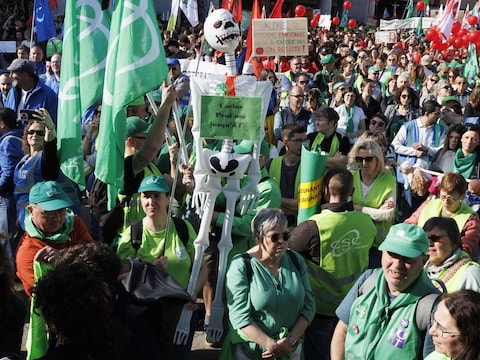  Op 9 april kwamen tussen de 10.000 en 15.000 mensen op straat in Brussel. 