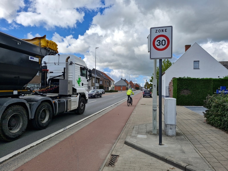 De zone 30 in de Sint-Janstraat in Staden begint ter hoogte van de flitspaal
