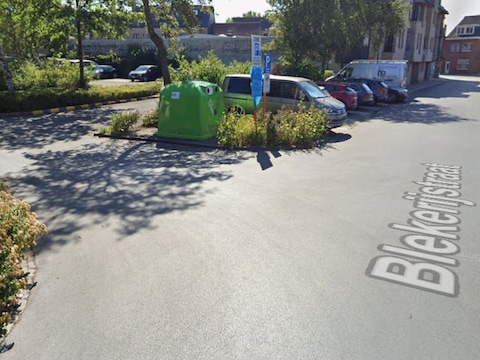 De aanrijding gebeurde op de parking aan de Blekerijstraat in Torhout.