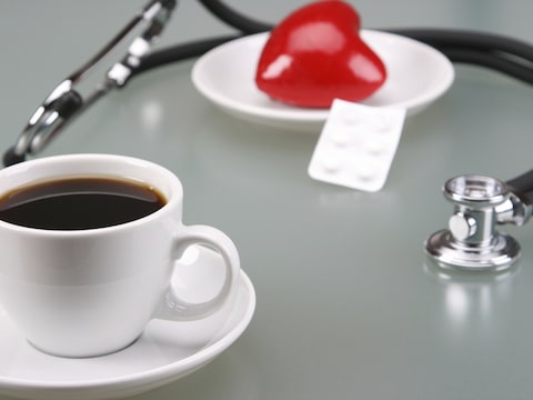 Koffie lijkt de oplossing, maar richt ook veel schade aan.