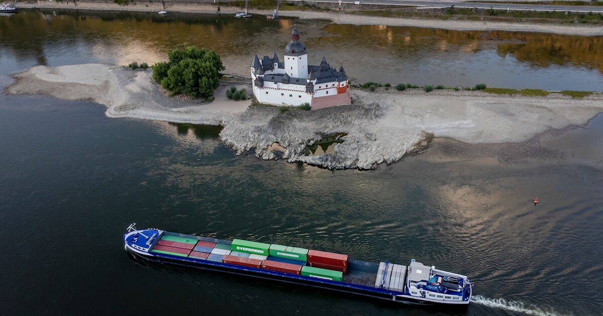 Waterstand Rijn bij Duitse stad Kaub weer gedaald tot onder 1 meter ...