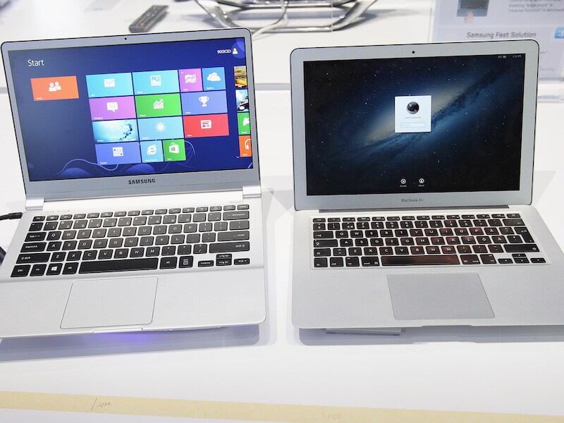 De Macbook (rechts) vindt al jarenlang navolging van de concurrentie, zoals Samsung (links).