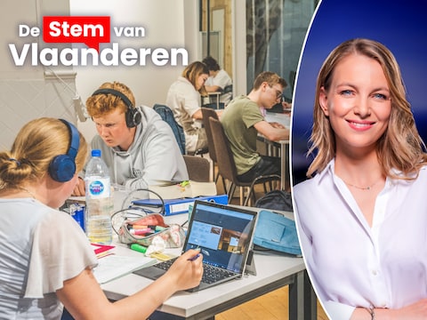 Studenten die blokken/ VTM NIEUWS-journaliste Hannelore Simoens. 