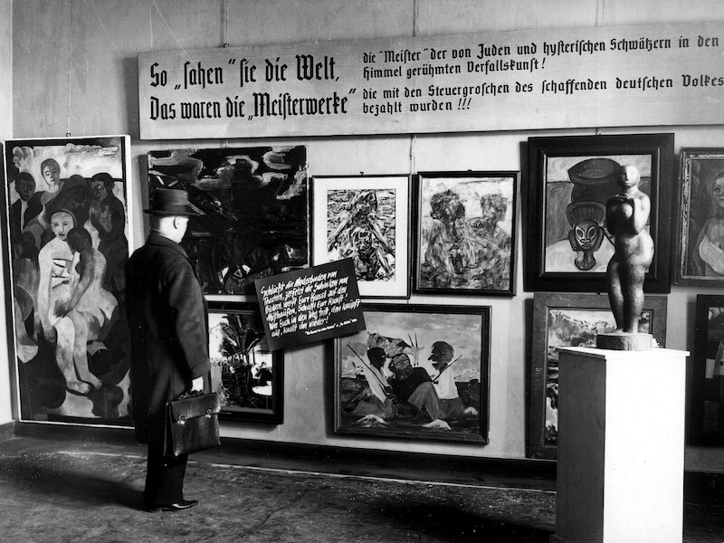 Een tentoonstelling van 'ontaarde' kunst in Berlijn, 1938.