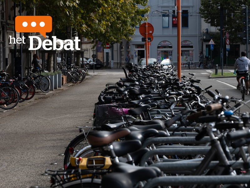 Fietsenstalling aan Sint-Pieters in Gent.
