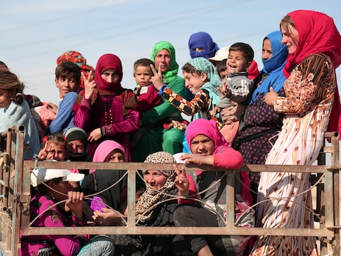 Zij konden het noorden van Raqqa nog ontvluchten, maar voor 23 burgers - waaronder vrouwen en kinderen - was het te laat: zij stierven dinsdagnacht bij een luchtaanval in al-Heisha.