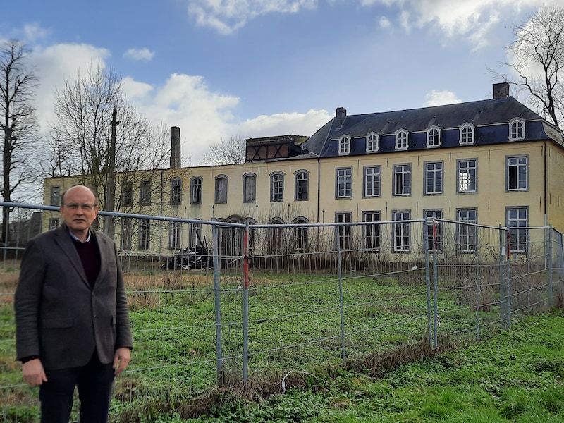 Gemeenteraad bespreekt rioleringswerken, verkeersmaatregelen en toekomstplannen kasteel Viane