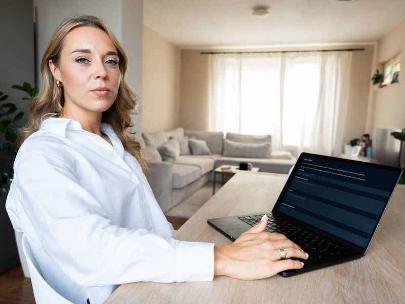 De naaktbeelden van Meddy Goossens (31) staan op het darkweb.
