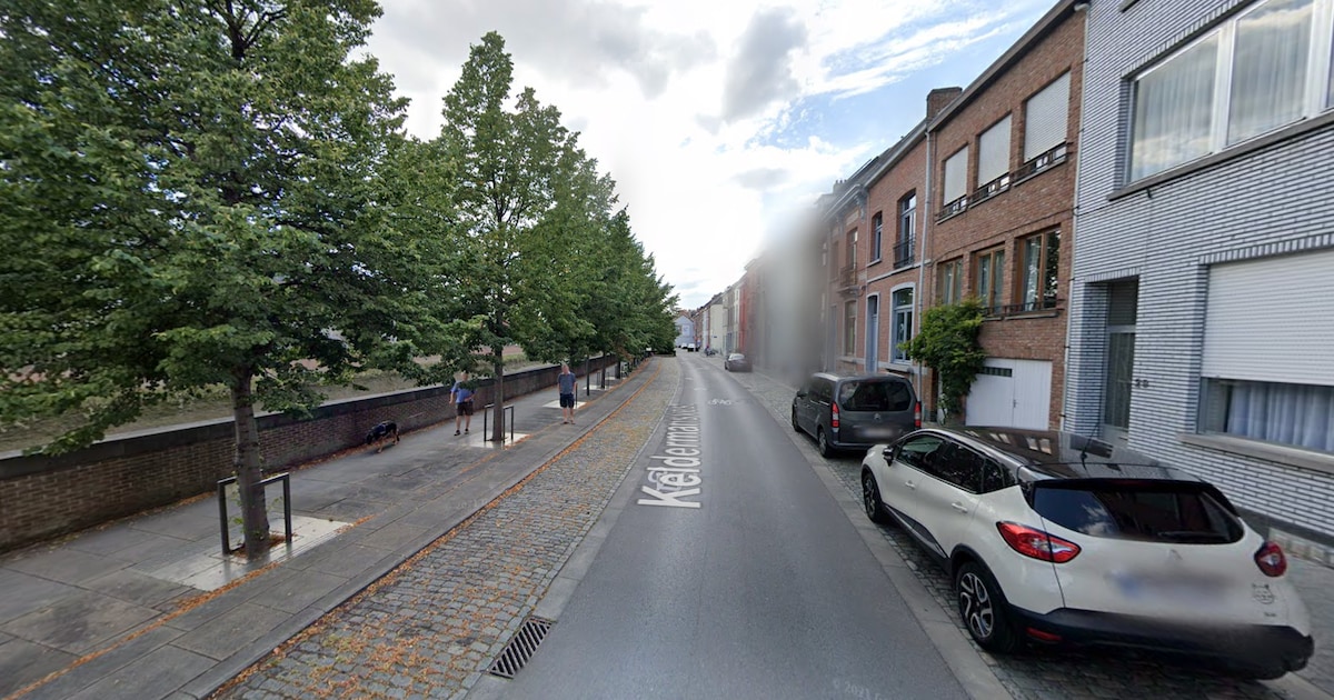 Man (47) krijgt rijverbod na botsing tegen geparkeerde wagen in Mechelen