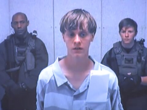 Dylann Roof in een video.