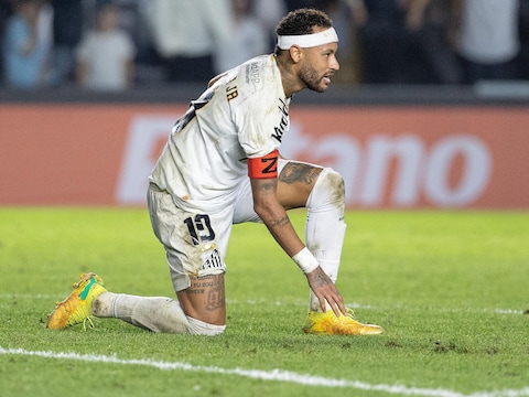 “Proficiat, echt... Wat een waardeloos werk”: Neymar maakt zich na uitschakeling kwaad om grasmat van... eigen club