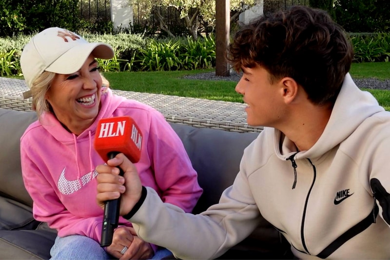 EXCLUSIEF. “Waarom heb je ons nooit verteld hoe bekend jij bent?”: Lewis (15)  interviewt mama Kathleen Aerts (47) en neemt geen blad voor de mond |  Showbizz | HLN.be