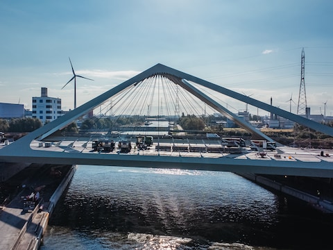 Nieuwe brug tussen Gent en Evergem heet Piramidebrug, fietspaden en -bruggen zullen namen van Eddy Wally en Luc De Vos-liedjes krijgen