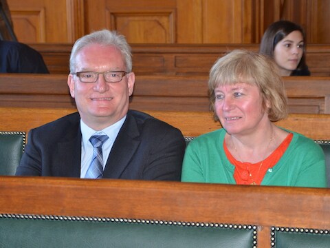 Van Den Driessche eist 625.000 euro schadevergoeding.