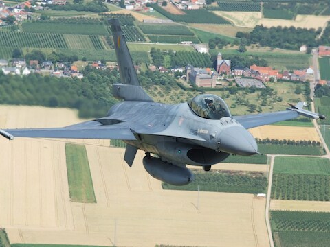Kolonel Gennart had als commandant van de luchtmachtbasis van Florennes kritiek gegeven op de "vervlaamsing" van het leger.