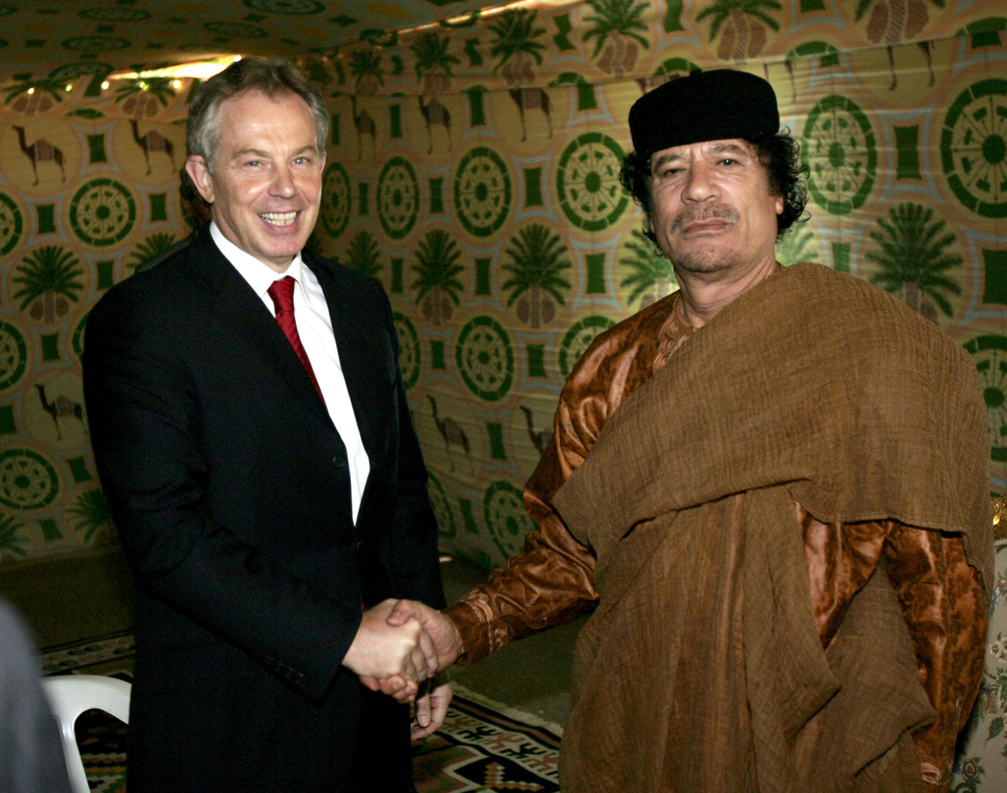 Blair en Kadhafi, hier tijdens een officieel Brits staatsbezoek aan Libië in mei 2007.