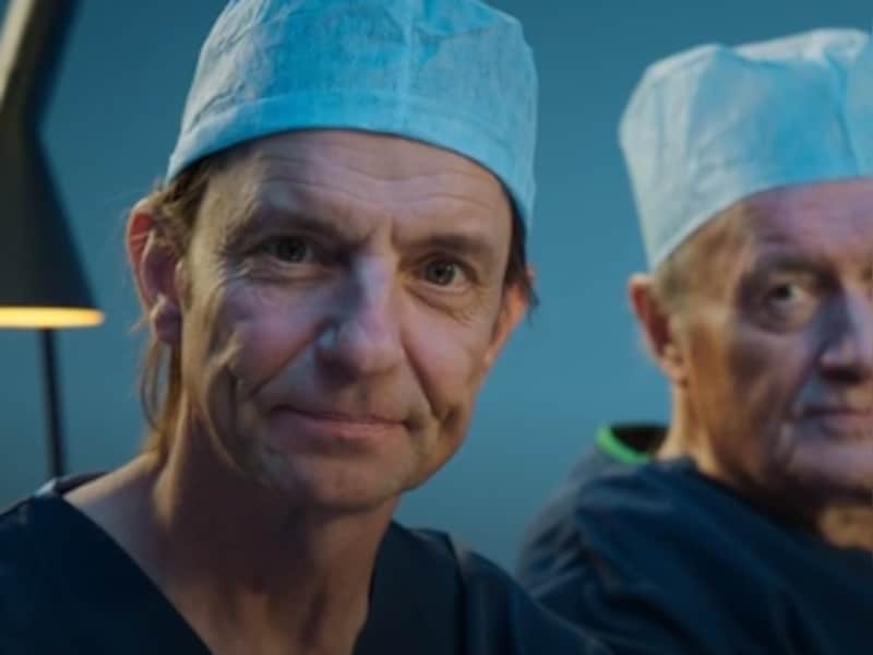 Koen Wauters en Jacques Vermeire in ‘De operatiekamer’. 