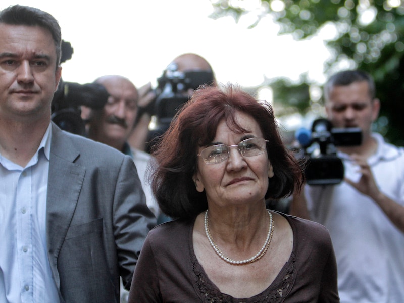 Darko Mladic naast zijn moeder Bosiljka.