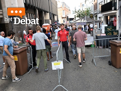 De volkscafés die optredens organiseren waar veel volk op afkomt, moeten zelf opdraaien voor de kosten van de extra security.