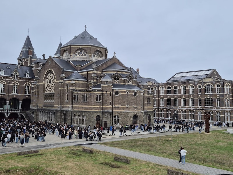 Nieuw schooljaar op campus De Helix met koffie voor ouders