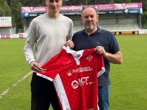 Arsenii Korkodym (l.) werd half juni nog voorgesteld bij Dessel.