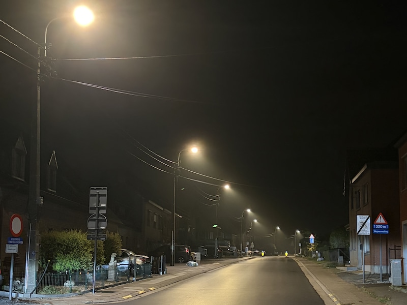 Sint-Lievens-Houtem is de eerste gemeente in Vlaanderen waar alle openbare straatverlichting volledig is vervangen door energiezuinige ledverlichting. 