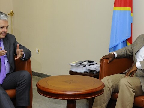 Didier Reynders tijdens zijn bezoek aan president Joseph Kabila.