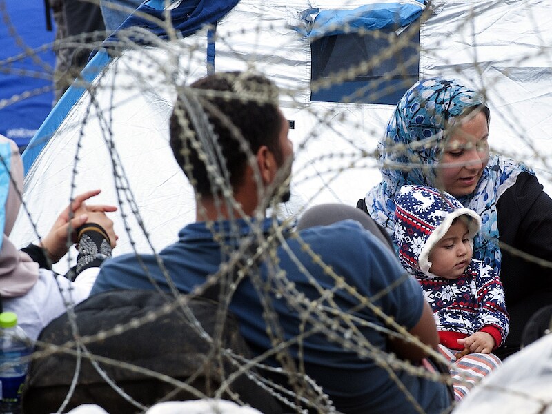 Syrische vluchtelingen in het niemandsland op de Grieks-Macedonische grens.