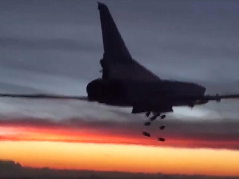 Een Tupolev Tu-22M3 tijdens een luchtaanval op een onbekende locatie in Syrië.