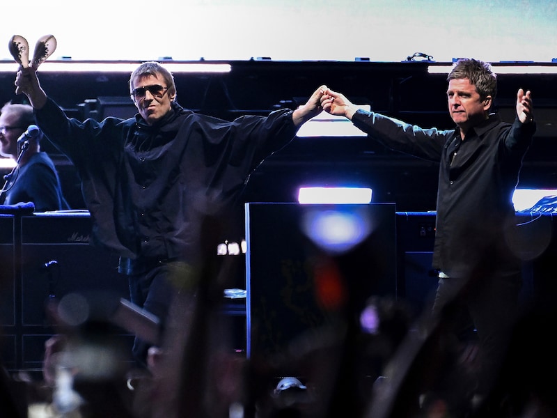 Nieuwe Oasis-tournee steeds waarschijnlijker: Liam en Noel zouden in 2027 maar liefst 23 keer optreden