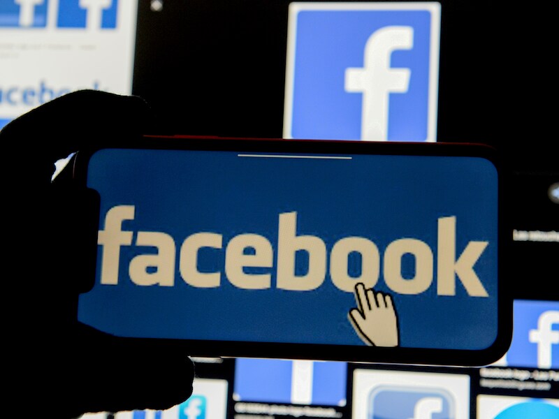 “Facebook plant eigen smartwatch voor berichten en fitness”