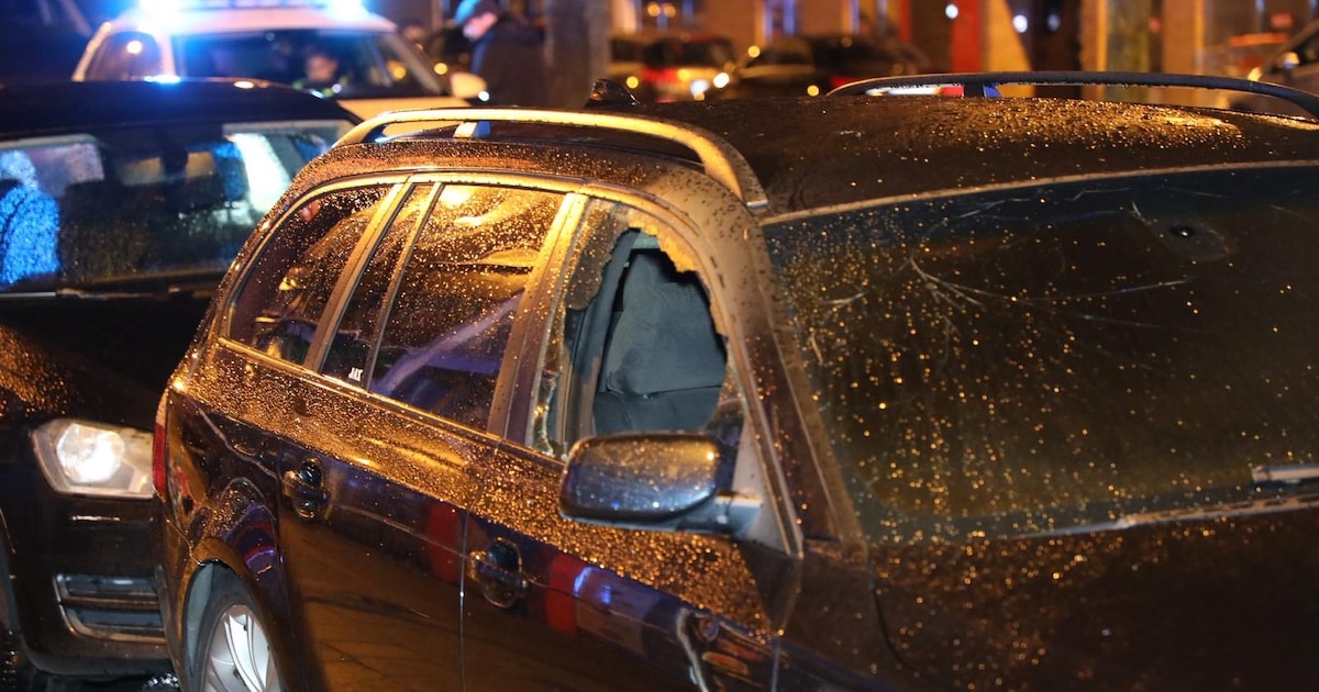 Verdachte opgepakt voor brandstichting aan auto in Deurne: daders laten fles met brandstof achter op