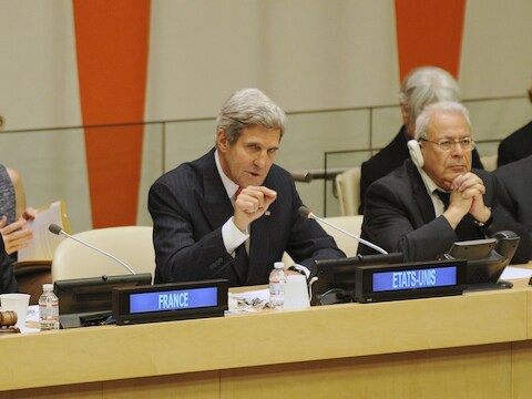 De Amerikaanse minister van Buitenlandse Zaken van Amerika, John Kerry (links).