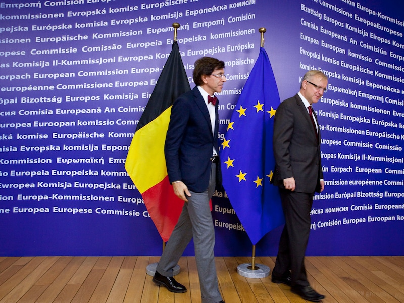 Di Rupo op archiefbeeld met de Finse EU-commissaris Olli Rehn.