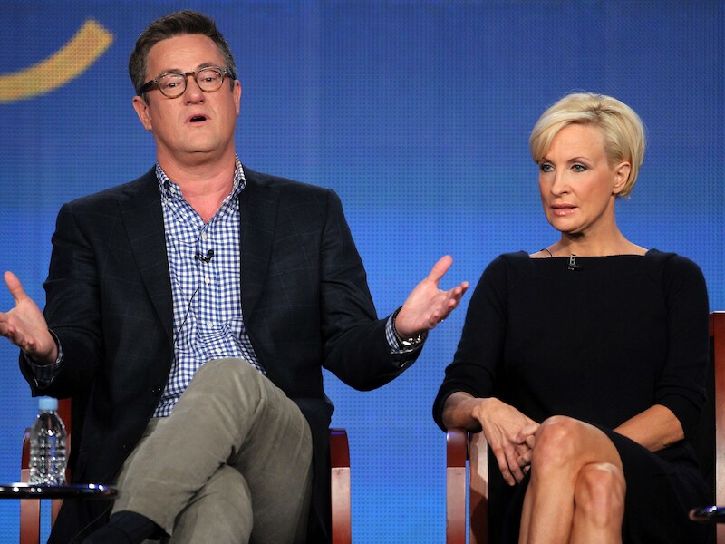 Joe Scarborough (links) en Mika Brzezinski (rechts), presentatoren van 'Morning Joe'