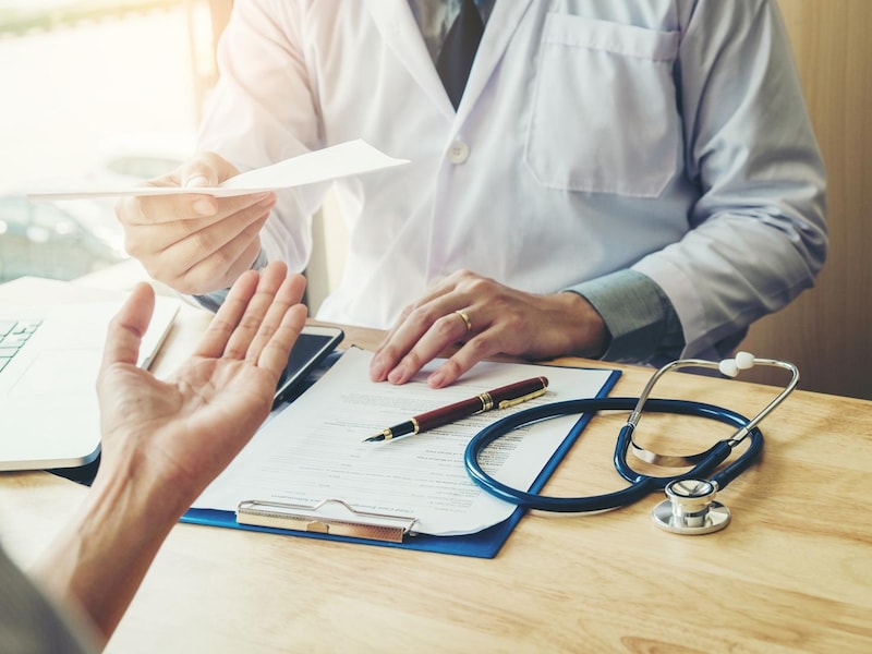 Braaf geknikt, buiten alles vergeten? Huisarts kan medische info na consultatie voortaan digitaal bezorgen aan patiënt