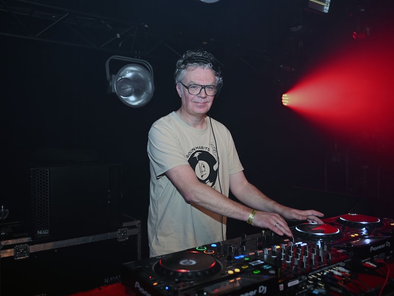 DJ Bobby Ewing is slechts een deel van Discobar Galaxie.