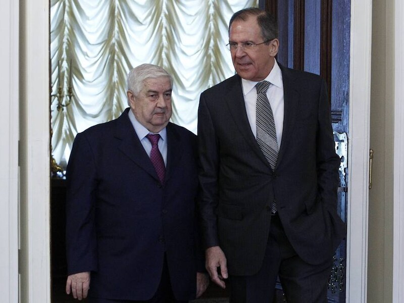 Walid al-Moualem (L) en Sergei Lavrov