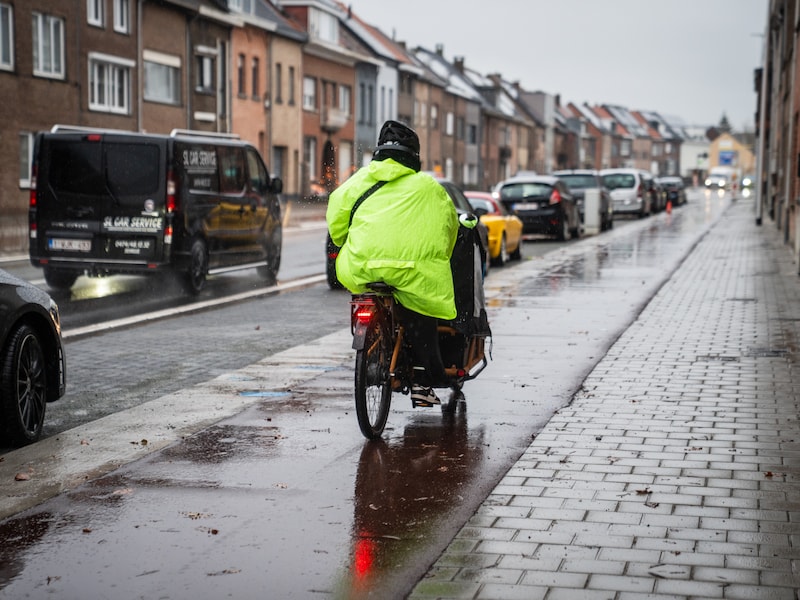 In november zien we ongeveer vier keer zoveel ongevallen met fietsers bij schemer en dageraad als bijvoorbeeld in juni.