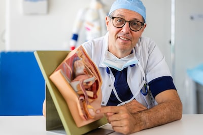 “Ik drink elke dag ruim 2,5 liter kraantjeswater”: uroloog Piet Hoebeke (64) geeft zijn gezondheid een 8 op 10 en verklapt waarom