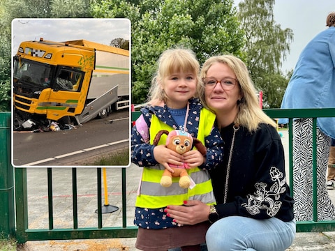 Elisa (4) is anderhalf jaar na een ongeval in de vrachtwagen bij haar papa met een glimlach gestart in de poezenklas van GO!Basisschool ‘t Park in Oostmalle.