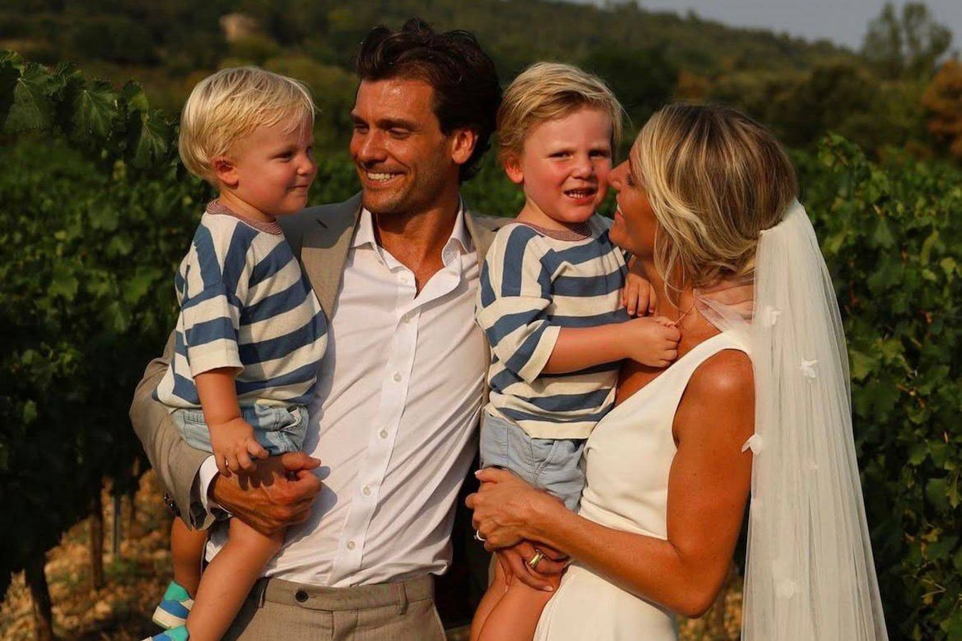 Lien (33) en Bram (38) verloren tweeling na 24 weken. Nu staan ze lotgenoten  bij: “Ik wil ouders de hulp geven die ik zelf niet kreeg” | Foto | hln.be
