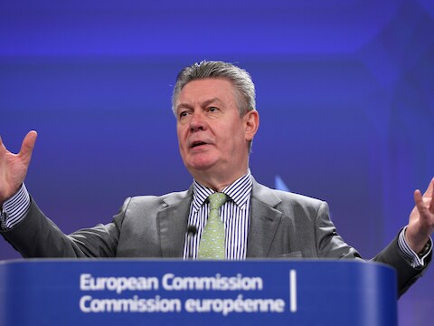 Karel De Gucht noemt de brieven geen intimidatie.