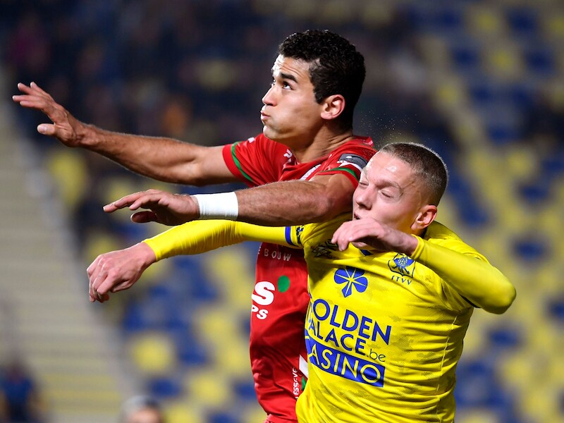 VIDEO. Zonder meer discutabel: ref keurt doelpunt Harbaoui af na tussenkomst VAR