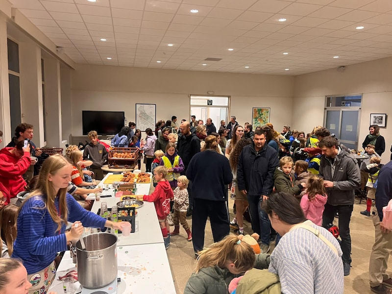 Het ontbijt voor de Dag van de Jeugdbeweging in Melle verhuisde naar het Dienstencentrum en de trouwzaal van het gemeentehuis. 