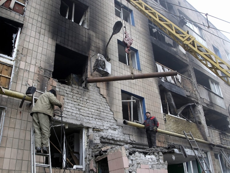 De schade aan gebouwen is groot sinds het geweld in Donetsk weer is opgelaaid.
