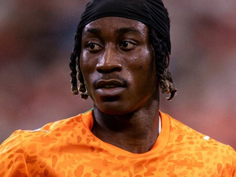Het Ivoriaanse toptalent Yan Diomande is grof wild op de transfermarkt.